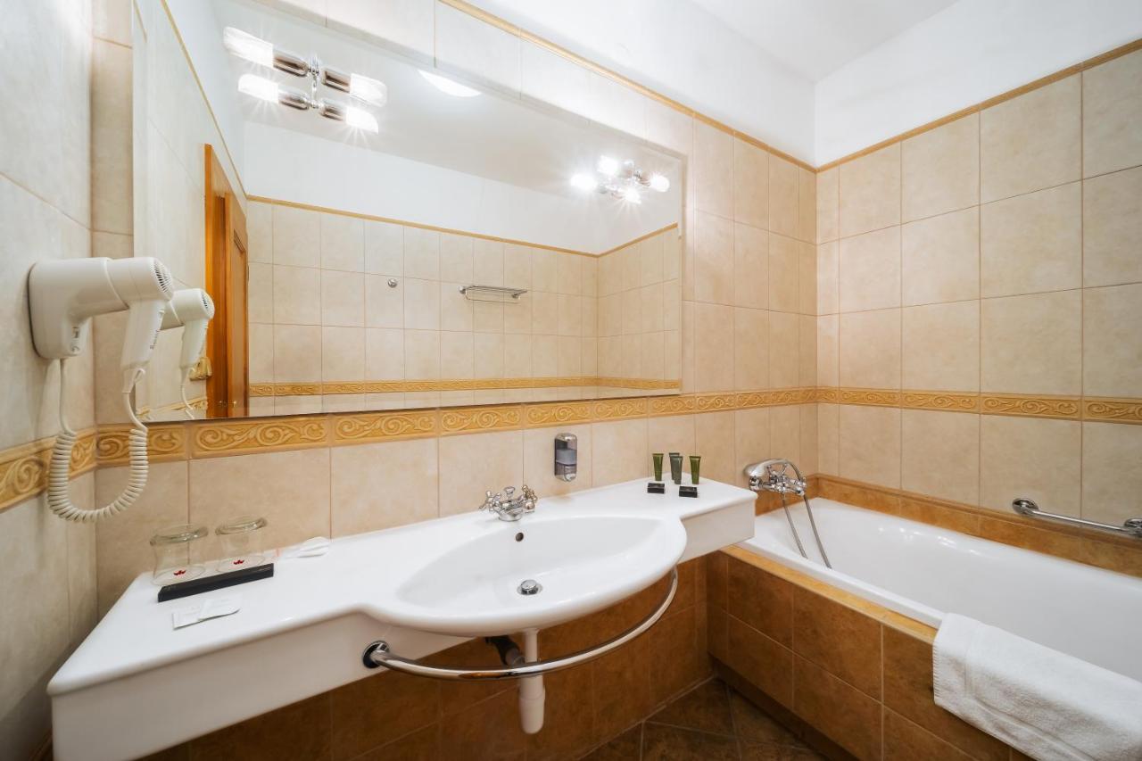 U Leva Hotel